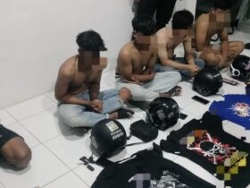 FOTO : Lima orang yang diduga merupakan anggota salah satu perguruan silat di Tulungagung, diamankan polisi. (blok-a.com/Fajar)