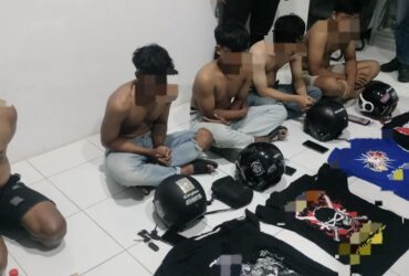 FOTO : Lima orang yang diduga merupakan anggota salah satu perguruan silat di Tulungagung, diamankan polisi. (blok-a.com/Fajar)