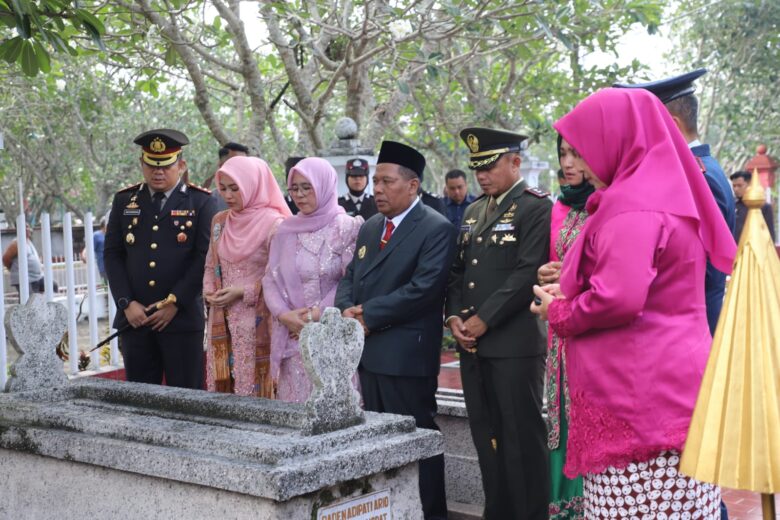 Teks: Wakil bupati Jombang Gus Salmanudin pimpin upacara peringatan Harkitnas.(blok-a.com/Syahrul Wijaya)