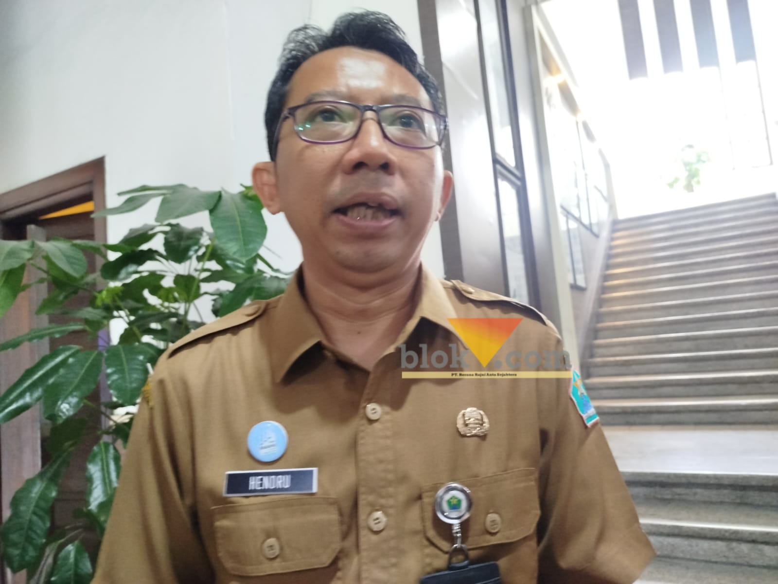Plt Kepala BKPSDM Kota Malang, Hendro Martono saat diwawancarai awak media (blok-a.com / Yogga Ardiawan)