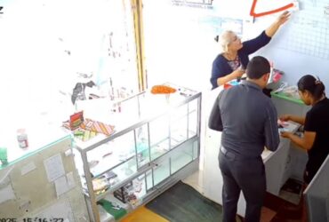 Tangkapan layar CCTV aksi hipnotis yang menimpa agen BRILink di Situbondo.