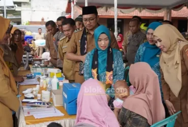 Wakil bupati Mojokerto hadiri kegiatan posyandu di balai desa Blimbingsari.(blok-a.com/Syahrul Wijaya)