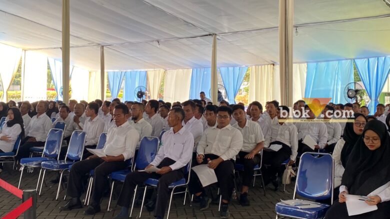 Peserta seleksi tahap dua PPPK Kota Malang di Sasana Budaya UM, Minggu (11/5/2025) (blok-a/Berril Labiq)