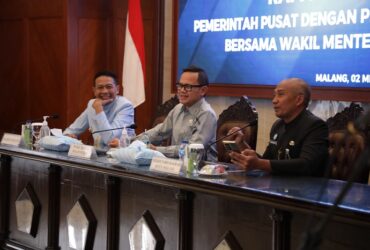 Kunjungan Wamendagri, Bima Arya ke Kota Malang yang disambut oleh Wali Kota Malang, Wahyu Hidayat dan Sekda, Erik Setyo Santoso.(dok/pro)