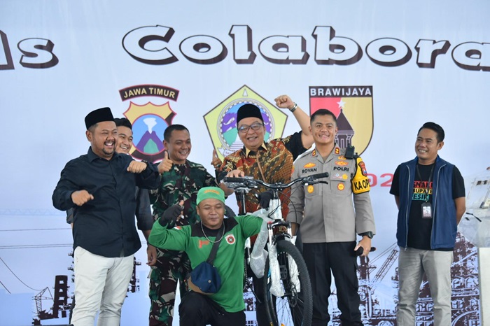 May Day 2025 di Gresik makin meriah dengan hiburan dan bagi-bagi doorprize.(Istimewa)