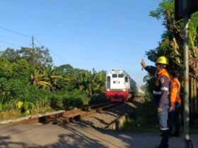 PJL yang ditempatkan di perlintasan sebidang antara Stasiun Kalisetail - Temuguruh. (istimewa)