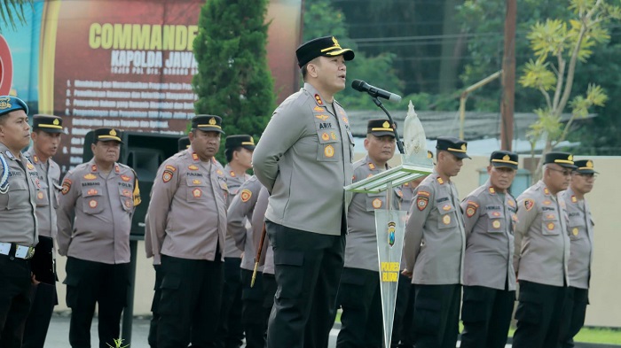 Polres Blitar menggelar Apel Jam Pimpinan di halaman Mapolres Blitar. (blok-a.com/Fajar)