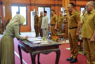 Penandatanganan pakta integritas Indeks Pencegahan Korupsi Daerah di ruang Sabha Mandala Masya, Kota Mojokerto.(blok-a.com/Syahrul Wijaya)