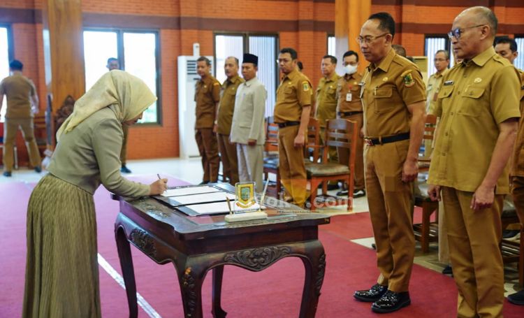 Penandatanganan pakta integritas Indeks Pencegahan Korupsi Daerah di ruang Sabha Mandala Masya, Kota Mojokerto.(blok-a.com/Syahrul Wijaya)
