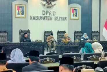 Rapat Paripurna DPRD Kabupaten Blitar dengan agenda penyampaian pandangan umum fraksi-fraksi terhadap penjelasan Bupati mengenai Raperda tentang RPJMD Tahun 2025–2029. (blok-a.com/Fajar)