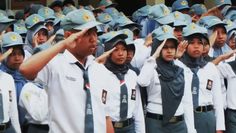 Ilustrasi: siswa-siswi SMA/SMK (foto: Wikimedia Commons)