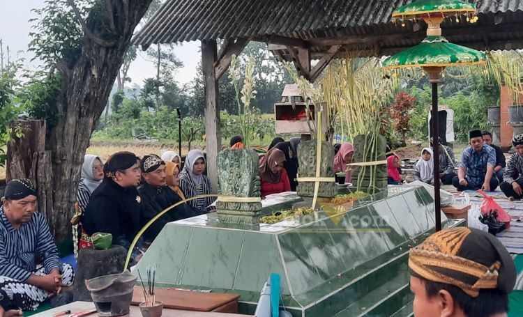 Acara wilujengan di Petilasan Tri Tingal dalam rangka bersih desa 2025 dan ambal warsa Desa Purworejo ke 315. (blok-a.com/Fajar)