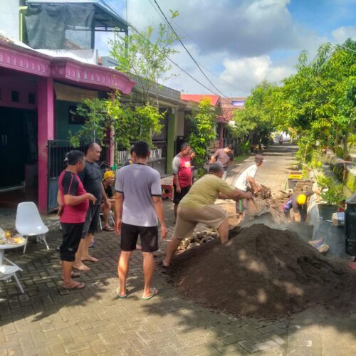 Caption : Proyek Plengsengan GPH diduga Fiktif, Herman Sjahthi, akademisi dan aktifis Banyuwangi resmi Laporkan ke Polisi, Rabu (18/6/2025)(blok-a.com/Kuryanto).