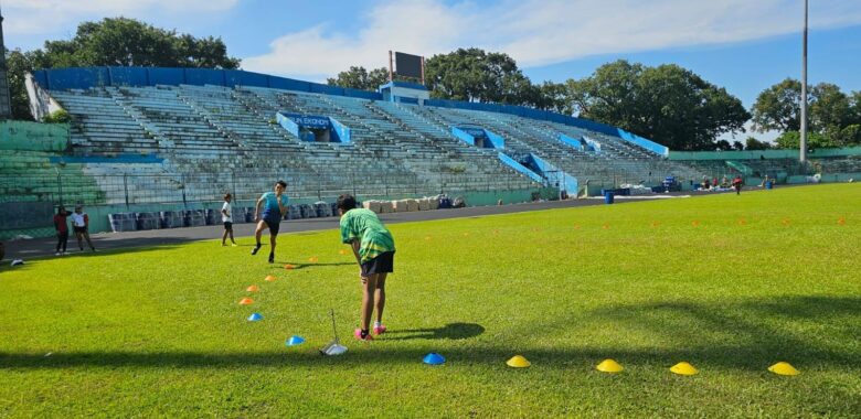 Atlet PASI Kota Malang saat berlatih di Stadion Gajayana menyongsong Porprov IX Jawa Timur (istimewa)