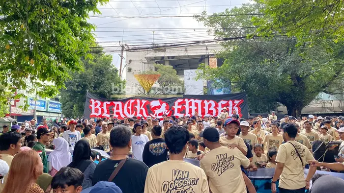 Tradisi Arak-arakan hewan kurban di kawasan Kidul Pasar, Sukoharjo, Kota Malang.(blok-a.com/M Berril)