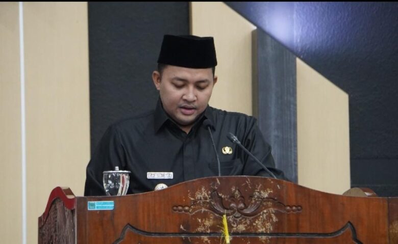 Bupati Pasuruan Rusdi Sutejo saat menyampaikan sambutannya di Rapat Paripurna.