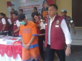 Dua Kades pelaku suap seleksi perangkat di Mapolresta Sidoarjo. 