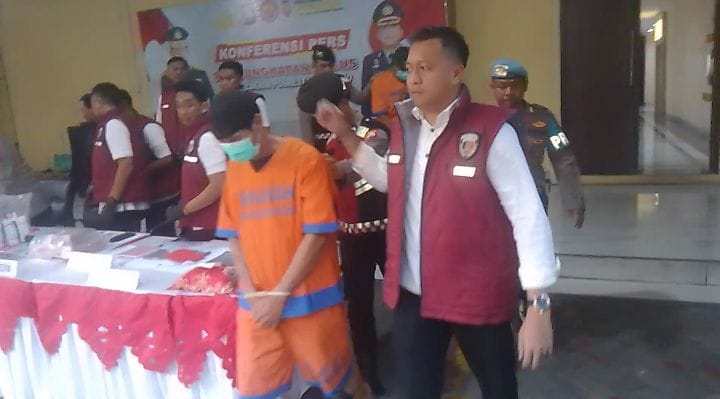 Dua Kades pelaku suap seleksi perangkat di Mapolresta Sidoarjo.