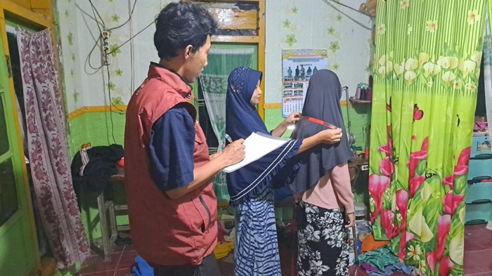 Dinsos Gresik melalui petugas Program Keluarga Harapan (PKH) turun langsung ke rumah calon siswa Sekolah Rakyat.(Istimewa)