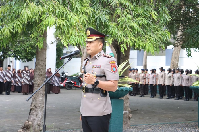 Kapolresta Banyuwangi, Kombes Pol Rama Samtama Putra pimpin ziarah di TMP Wisma Raga Satria, Rabu (25/6/2025).(blok-a.com/Kuryanto)