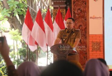 Wabup Mojokerto dr Rizal berikan bekal kepada kader KB.(blok-a.com/Syahrul Wijaya)