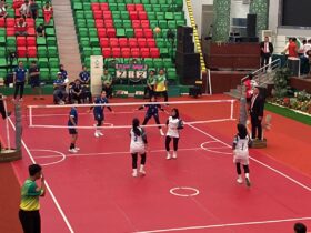 Pertandingan sepak takraw putri yang berhasil dimenangkan tim asal Kota Malang (blok-a.com / Berril)