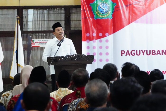 Bupati Sidoarjo Subandi dalam pengukuhan paguyuban BPD Kecamatan Krian.