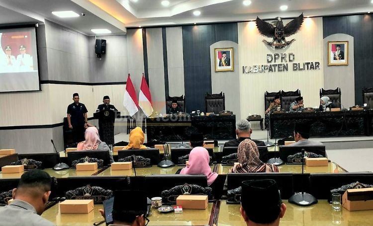 Rapat Paripurna DPRD Kabupaten Blitar dengan agenda penyampaian penjelasan Bupati Blitar terhadap Ranperda tentang Pertanggungjawaban Pelaksanaan APBD TA 2024. (blok-a.com/Fajar)