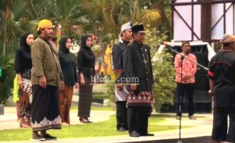 Ketua DPRD Kabupaten Blitar, Supriadi dalam acara upacara peringatan Hari Lahir Pancasila yang dilaksanakan di Alun-Alun Kanigoro. (blok-a.com/Fajar)