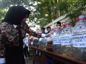 Wabup Sidoarjo saat mengunjungi BUMDes Berdikari Sedatigede.