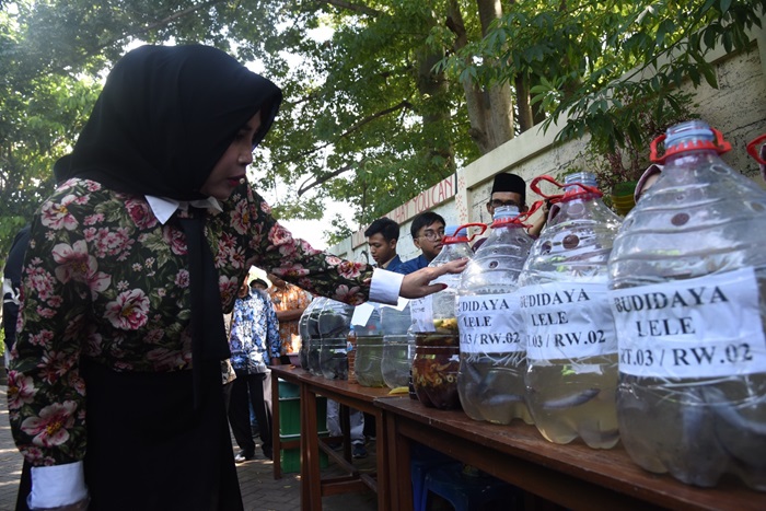 Wabup Sidoarjo saat mengunjungi BUMDes Berdikari Sedatigede.
