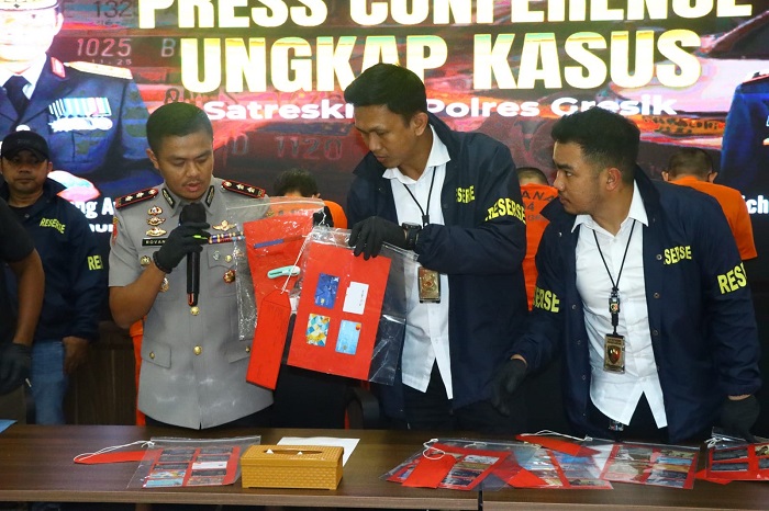 Satreskrim Polres Gresik berhasil membongkar jaringan pencurian spesialis ganjal ATM yang beraksi lintas provinsi. (Istimewa)