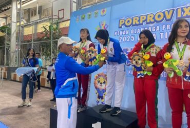 Karina Arisandi Pamungkas berhasil meraih emas dalam ajang Porprov IX Jatim cabor kickboxing (istimewa)