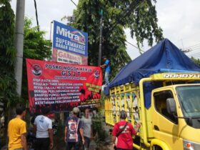 Puluhan sopir truk yang melakukan unjuk rasa di terminal Mojosari.(blok-a.com/Syahrul Wijaya)
