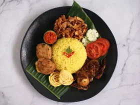 Ilustrasi: menu lengkap nasi kuning (foto: royco)