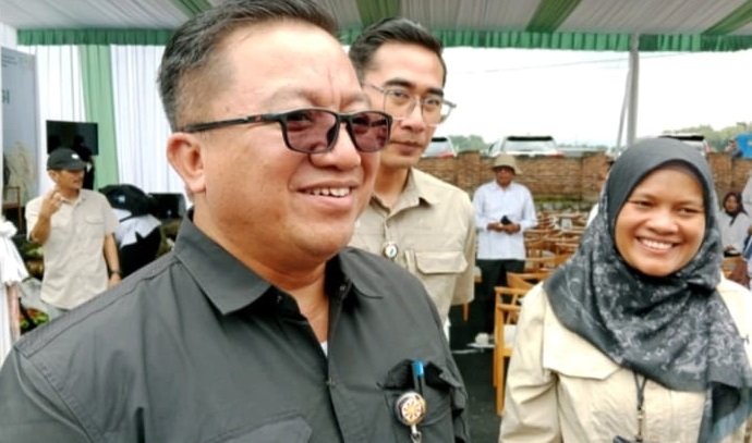 Pemimpin Wilayah Perum Bulog Jawa Timur, Langgeng Wisnu Adinugroho, saat kunjungan kerja di Banyuwangi, Rabu (25/6/2025).(Istimewa)