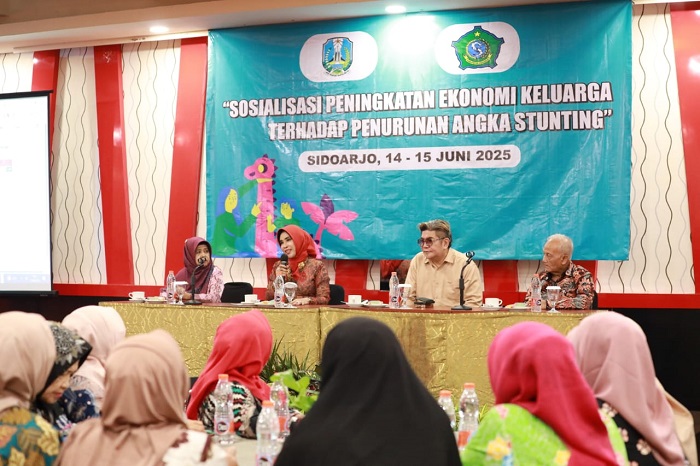 Sosialisasi peningkatan ekonomi keluarga terhadap penurunan angka stunting di hotel Halogen, Juanda, Sedati.