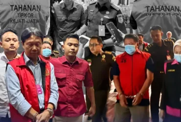 Dua tersangka saat dibawa oleh Kejaksaan Tinggi Jawa Timur untuk ditahan (foto: Kejati-Jatim)