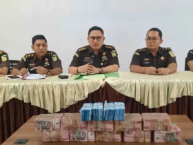 Tersangka MM, menitipkan uang Rp 1,1 miliar ke Kejari Kabupaten Blitar. (blok-a.com/Fajar)