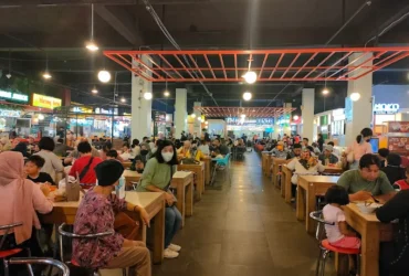 Food court, pusat kuliner di Mall Olympic Garden (MOG) - (Husna Qorina/google review)