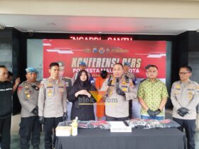 Rilis penangkapan pelaku penusukan anggota PSHT yang dipimpin langsung oleh Kapolresta Malang Kota, Kombes Pol Nanang Haryono (blok-a.com / Yogga Ardiawan)
