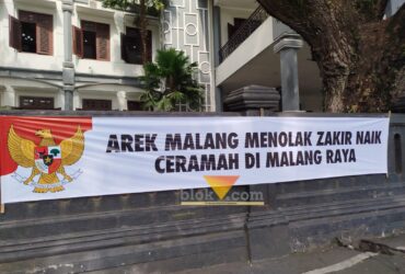 Spanduk penolakan terhadap kehadiran Dr Zakir Naik di Kota Malang (blok-a.com / Yogga Ardiawan)