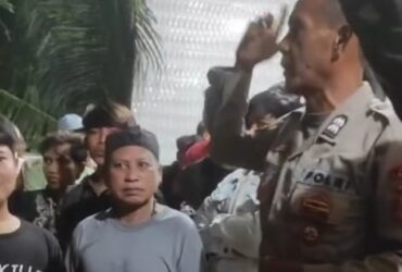 Ratusan warga berdatangan ke lokasi dugaan perselingkuhan di Desa Pangkahkulon, Kecamatan Ujungpangkah, Kabupaten Gresik.(Istimewa)