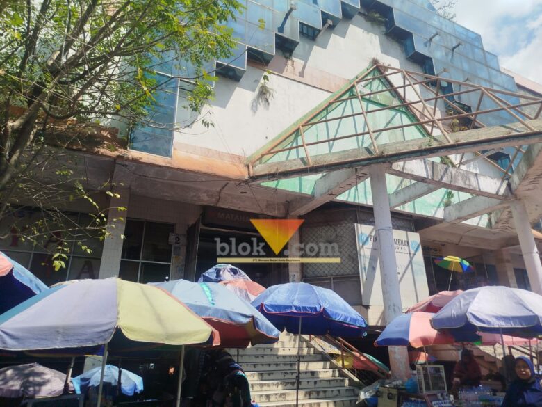Tampak dari depan bangunan Pasar Besar Malang (blok-a.com / Yogga Ardiawan)