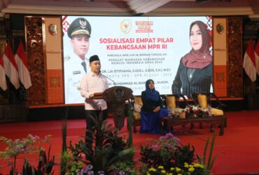 Teks: Bupati Mojokerto hadiri sosialisasi empat pilar bersama DPD/MPR RI di pendopo Graha Maja Tama(blok-a.com/Syahrul Wijaya)