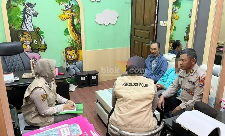 Polres Blitar memberikan dukungan psikologis kepada korban bullying massal SMP Negeri 3 Doko, Kabupaten Blitar. (blok-a.com/Fajar)