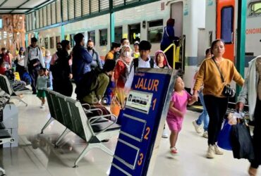 Penumpang kereta api di Daop 7 Madiun. (blok-a.com/Fajar)