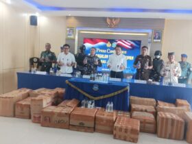 Lanal Banyuwangi berhasil gagalkan penyelundupan ribuan botol minuman keras jenis arak Bali ke Pulau Jawa, Minggu (27/7/2025).(dok Lanal Banyuwangi untuk blok-a.com)