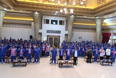 Bupati Jember foto bersama ratusan atlet di Pendapa Wahyawibawagraha, Rabu (25/6/2025). (Foto: Istimewa)