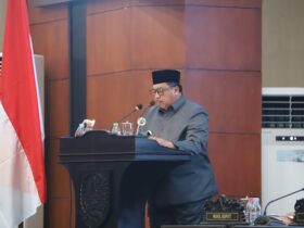 Bupati Jombang Warsubi sampaikan RAPBD 2025 dalam paripurna di gedung DPRD.(Kominfo)